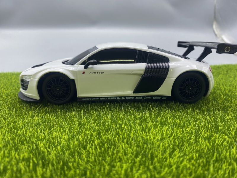 Audi R8 賽道版 1/24 遙控車 