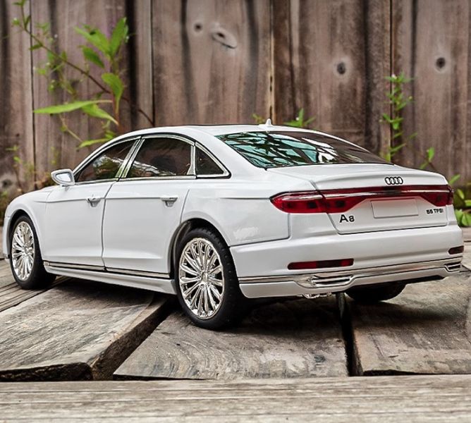 1/24 奧迪 A8 合金車 