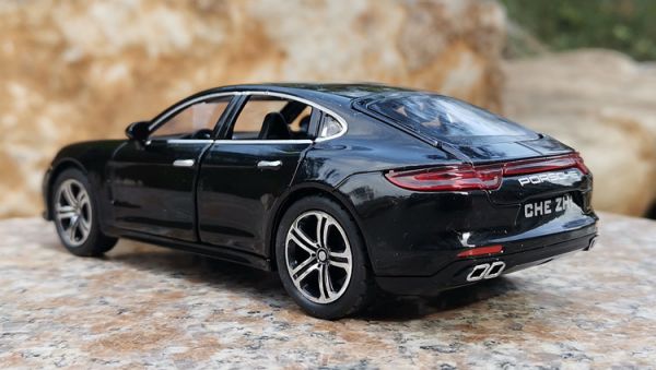 1:32 保時捷 大改款 帕拉梅拉 Panamera 合金車 1:32 (CZ32001) 