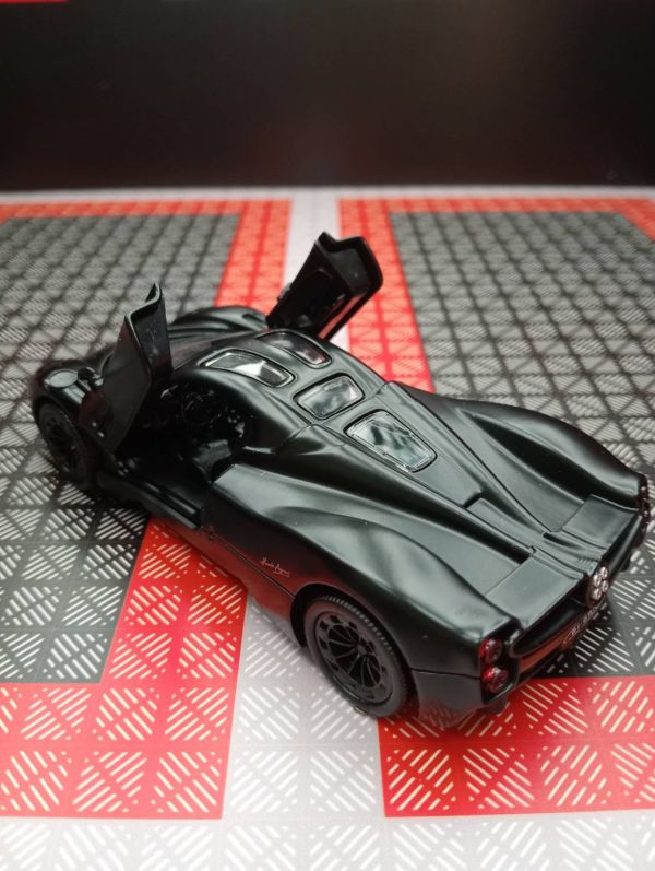1/36 帕加尼 烏托邦 Pagani Utopia 1:36 