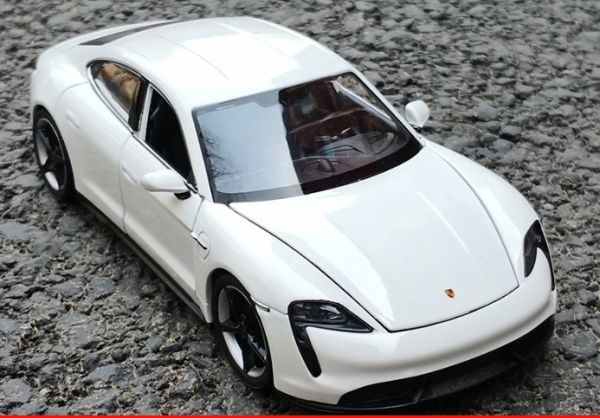 1/24 Welly 威利 保時捷 Taycan Turbo S 