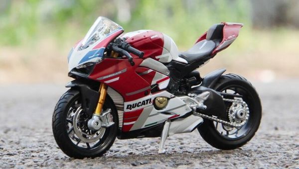 杜卡迪 Panigale V4 S 1/18 尺寸 