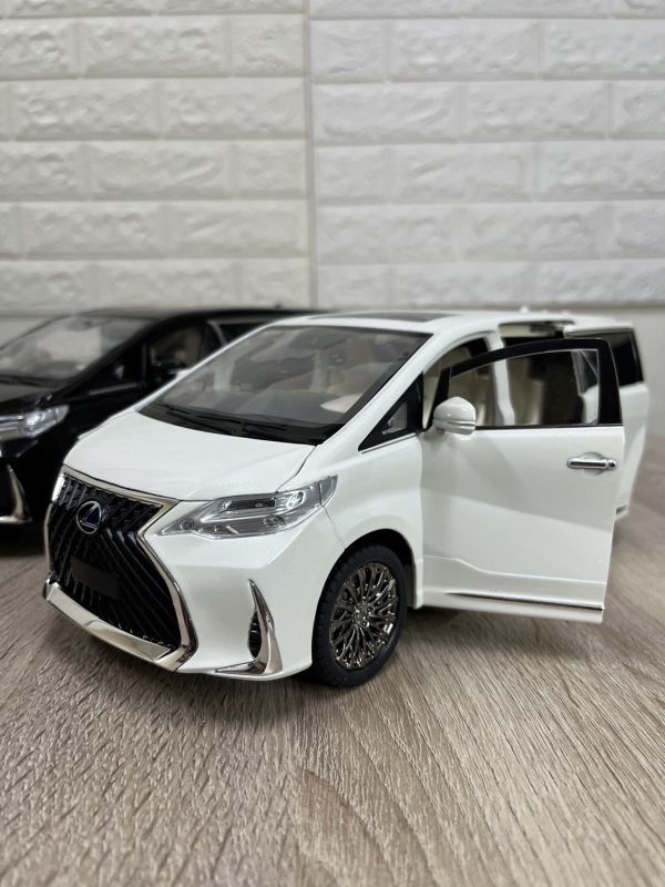 1:18 大型旗艦 仿真 LEXUS LM300 合金車 
