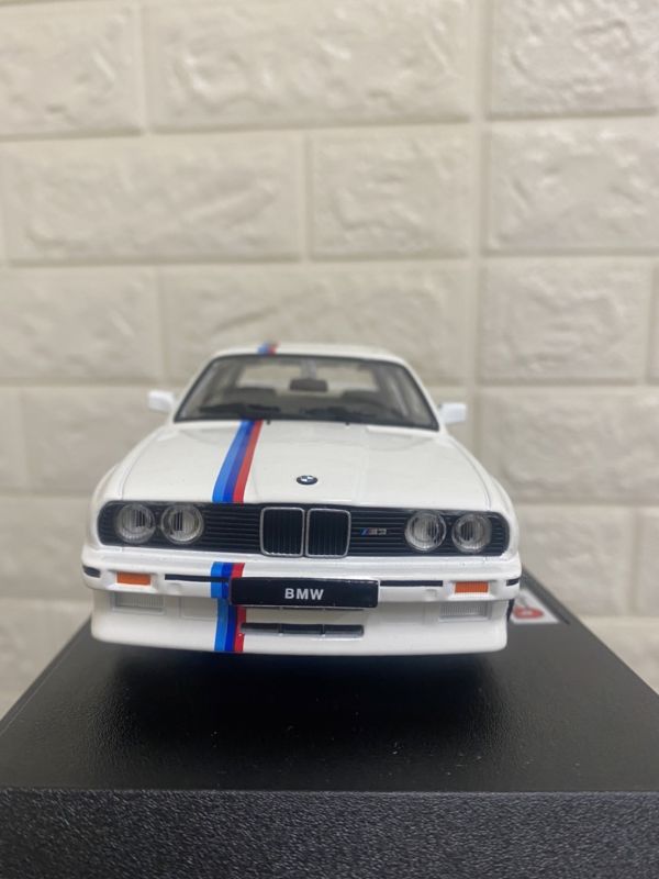 1/24 Bburago BMW E30 M3 