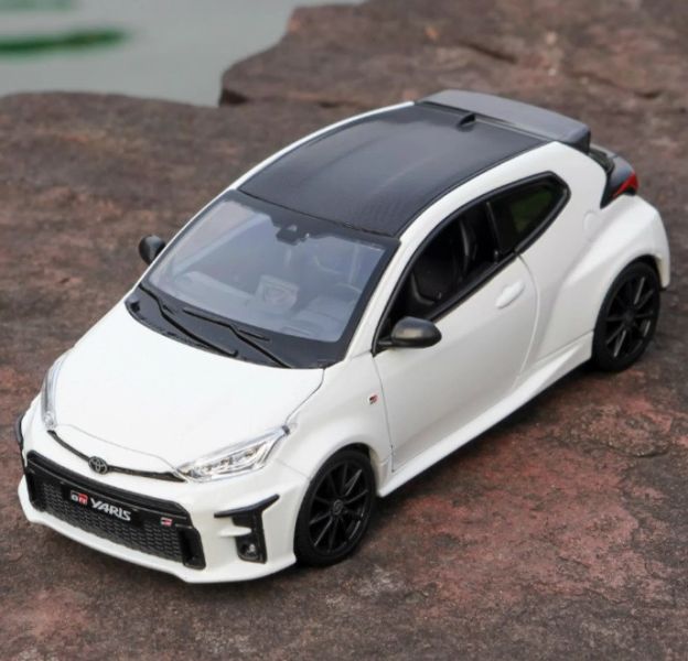 1/24 GR YARIS 暴力鴨 合金車 1:24 