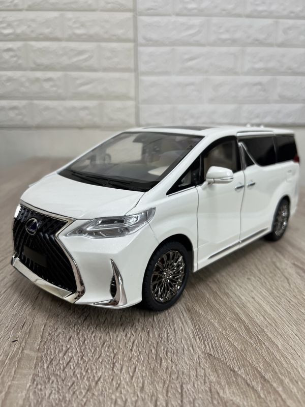 1:18 大型旗艦 仿真 LEXUS LM300 合金車 