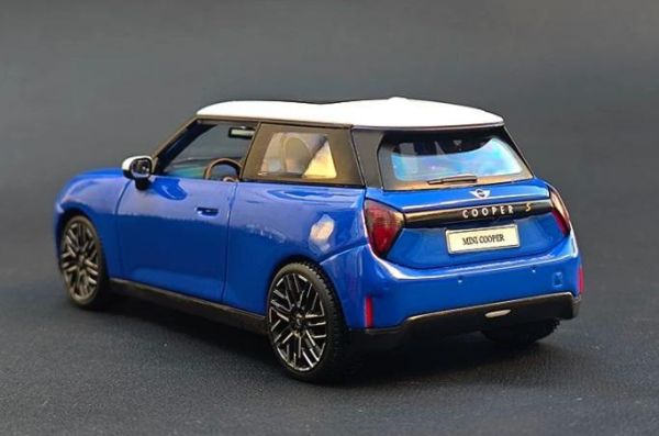 1:24  MINI Cooper SE 迷你 1/24 合金車 