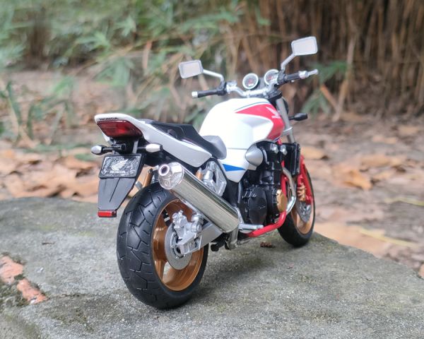 1/12 本田 CB1300SF 重機模型 