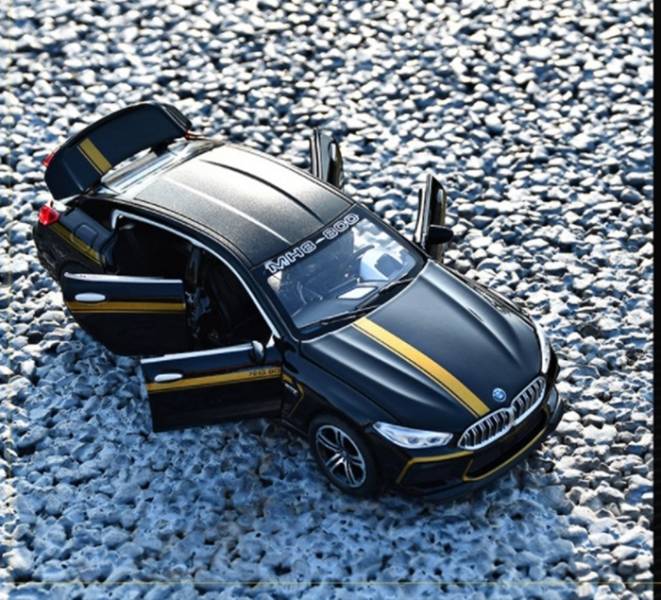 1:32 仿真 BMW M8 高仿真合金車 