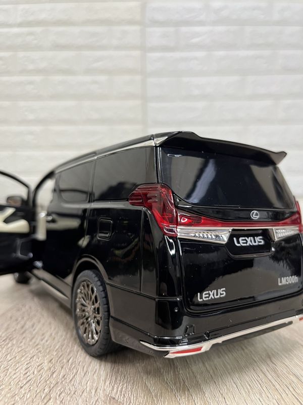 1:18 大型旗艦 仿真 LEXUS LM300 合金車 