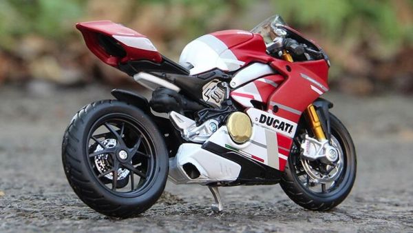 杜卡迪 Panigale V4 S 1/18 尺寸 