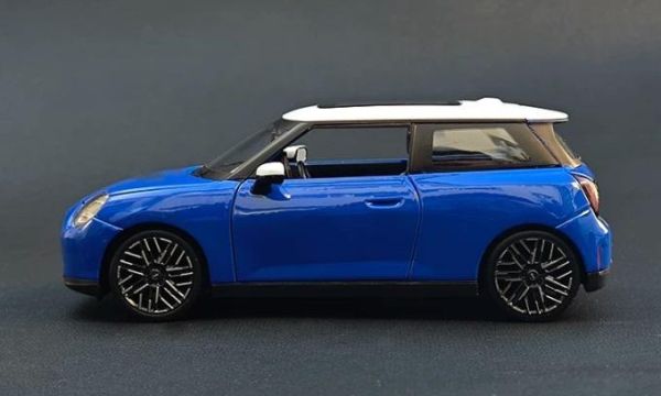 1:24  MINI Cooper SE 迷你 1/24 合金車 