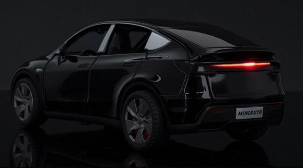 1:32 特斯拉 煥新Y 合金車 1/32 