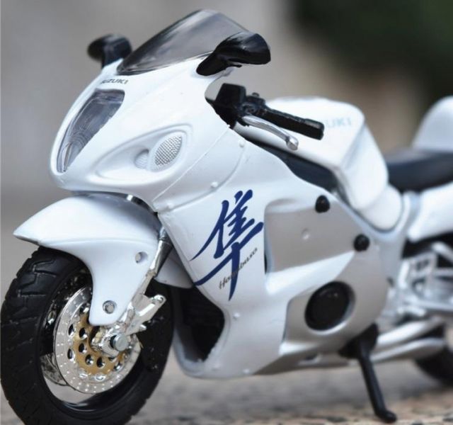 1:18 SUZUKI GSX1300 隼 