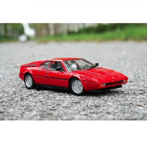 BMW M1 經典名車 1/24 合金車 