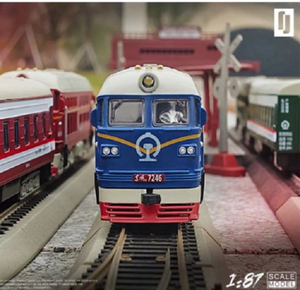 1/87 東風 火車 聯結式 回力聲光 復古 火車模型 