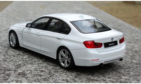 BMW 335 1/24 合金車 