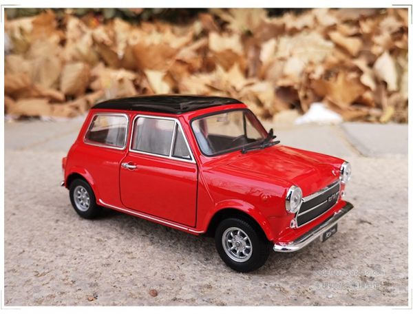 Welly 威利 正版授權 1：24 MINI COOPER 1300 合金車 