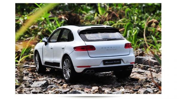 保時捷 MACAN 1/24 合金車 