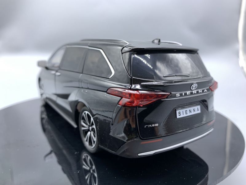 1/24 豐田 SIENNA 豪華休旅 阿法兄弟車 