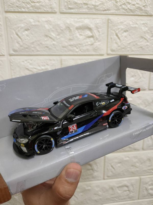 BMW1/32 M8 GTE  合金模型 