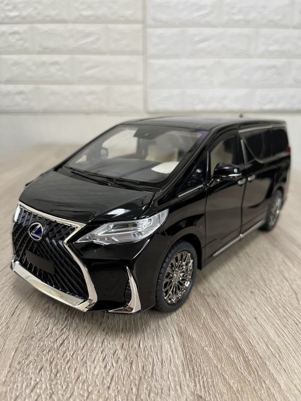 1:18 大型旗艦 仿真 LEXUS LM300 合金車 