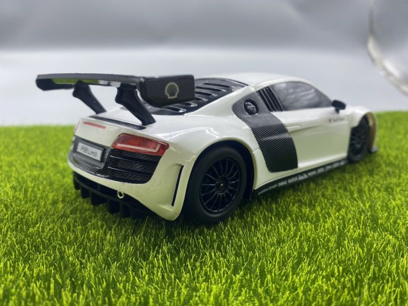 Audi R8 賽道版 1/24 遙控車 
