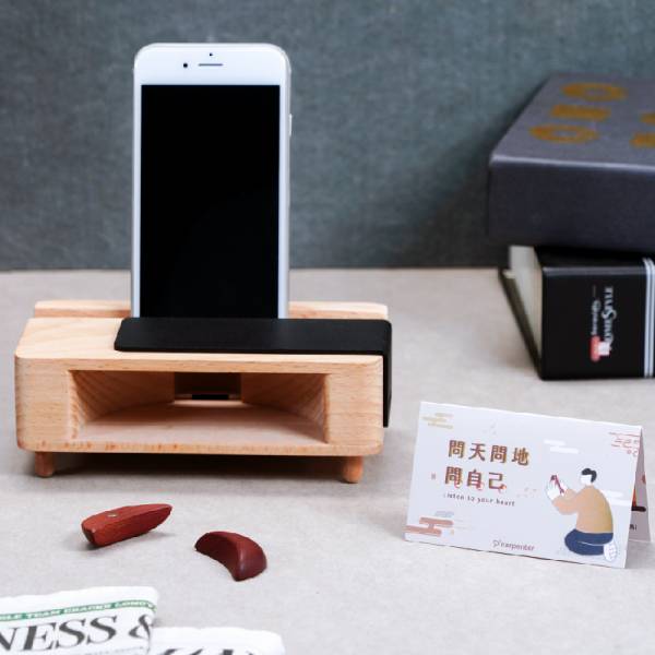 Amplifier Phone Holder 擴音、手機座、趣味小物、詼諧、擲筊、信仰,木匠,木匠兄妹,禮物,精品,辦公用品,居家用品,居家裝飾,台灣製造,交換禮物,造型,生日禮物,年節禮物,聖誕禮物,手機座,手機架,療癒,木製,造型,收納