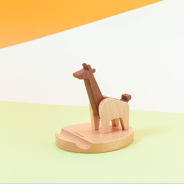 Giraffe phone holder 木匠,木匠兄妹,禮物,精品,辦公用品,居家用品,居家裝飾,台灣製造,交換禮物,造型,生日禮物,年節禮物,聖誕禮物,長頸鹿,手機座,手機架,兒童節,療癒,木製,造型,收納,童玩趣味,台灣製造