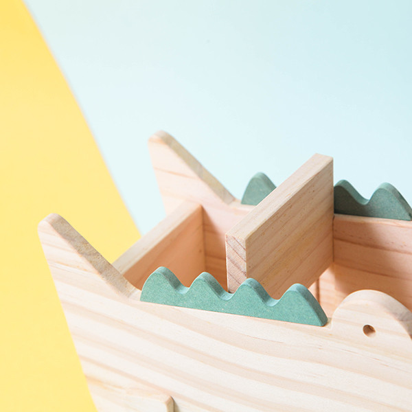 Crocodile Storage Box 木匠,木匠兄妹,禮物,精品,辦公用品,居家用品,居家裝飾,台灣製造,交換禮物,造型,生日禮物,年節禮物,聖誕禮物,兒童節,療癒,木製,造型,收納,置物,鱷魚,膠帶,名片,MEMO,文具