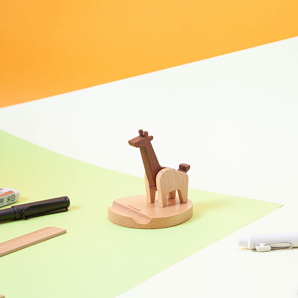 Giraffe phone holder 木匠,木匠兄妹,禮物,精品,辦公用品,居家用品,居家裝飾,台灣製造,交換禮物,造型,生日禮物,年節禮物,聖誕禮物,長頸鹿,手機座,手機架,兒童節,療癒,木製,造型,收納,童玩趣味,台灣製造