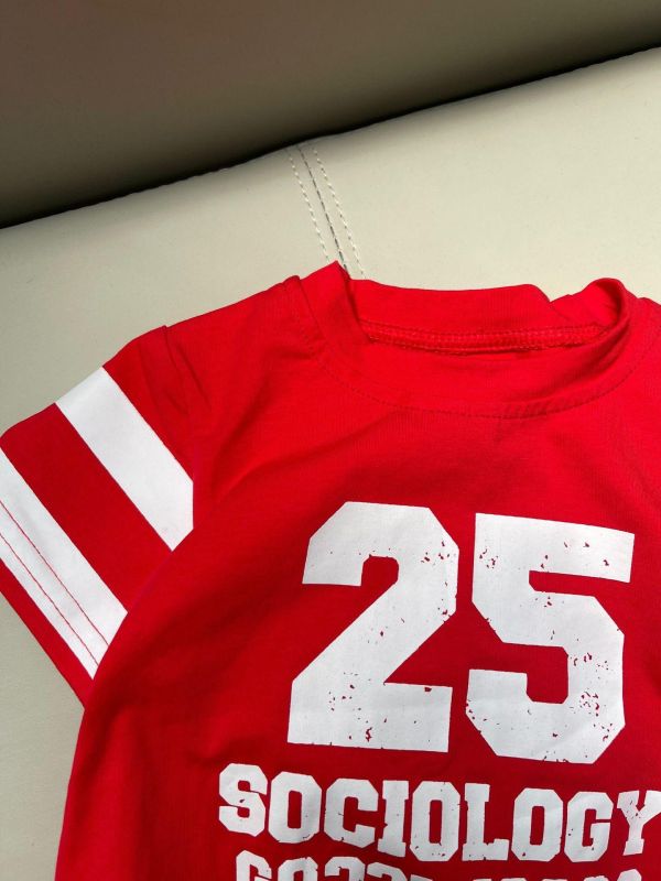 運動風25字母撞色包屁衣 