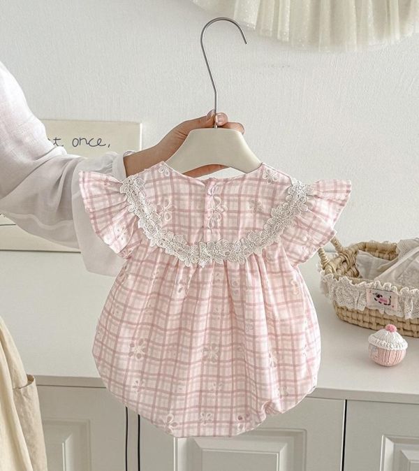 格紋蕾絲圓領飛袖包屁衣 