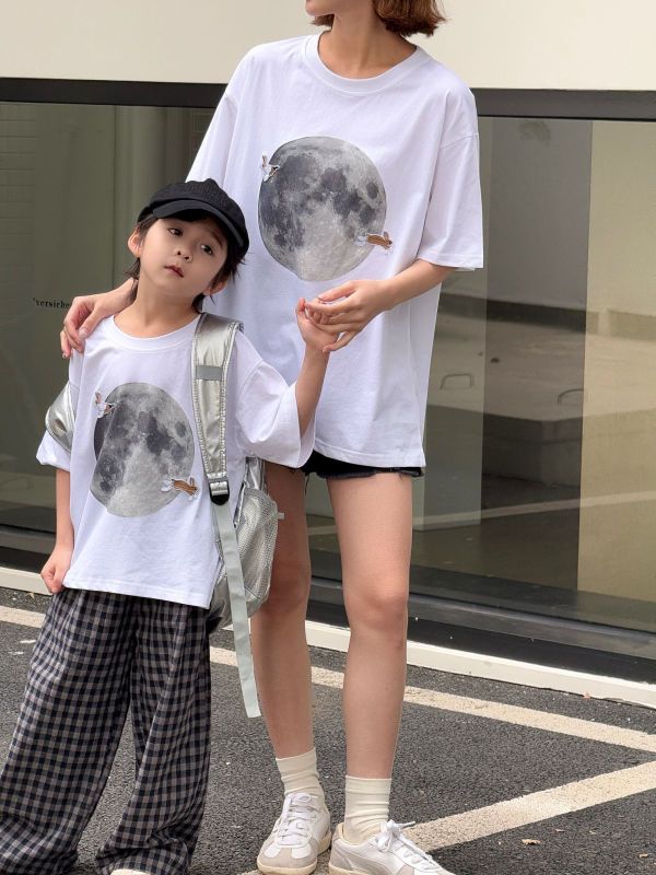 親子款月球兔子印花上衣 