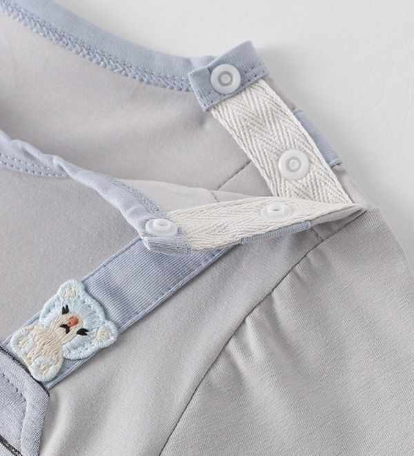 假兩件小熊吊帶條紋包屁衣 