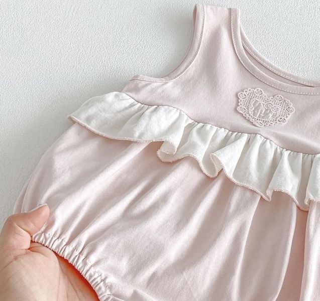 不對稱背心蕾絲拼接包屁衣 