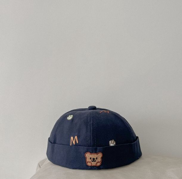 痞帥小熊字母刺繡瓜皮帽 