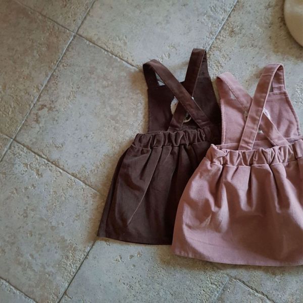 燈芯絨小花刺繡吊帶裙 