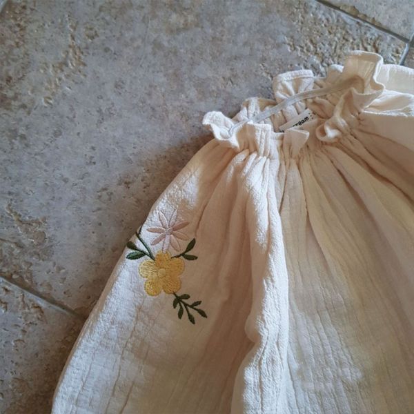 縮領小花刺繡上衣 