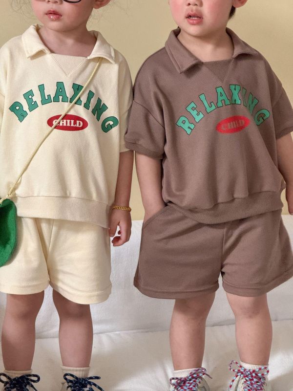 運動風翻領字母素色兩件式套裝 