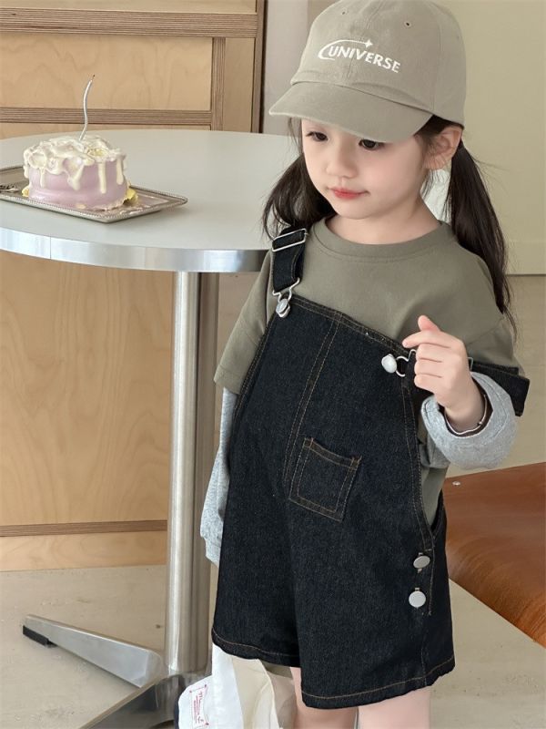 卡通貼標牛仔吊帶短褲 