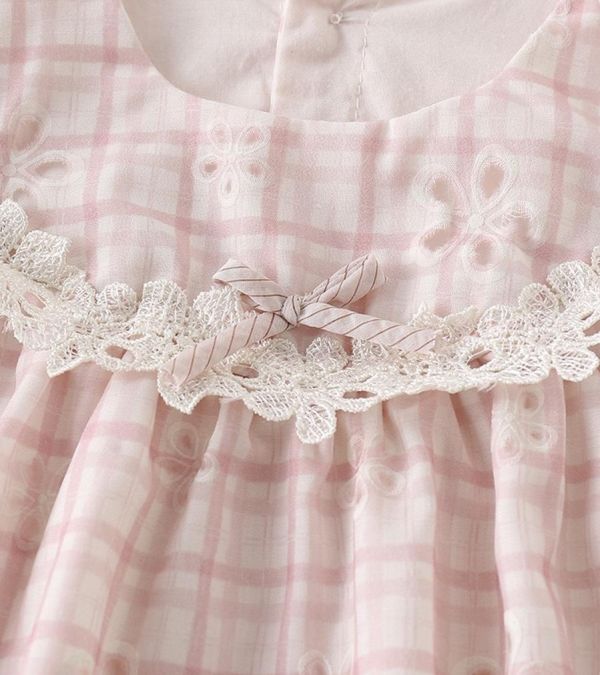 格紋蕾絲圓領飛袖包屁衣 