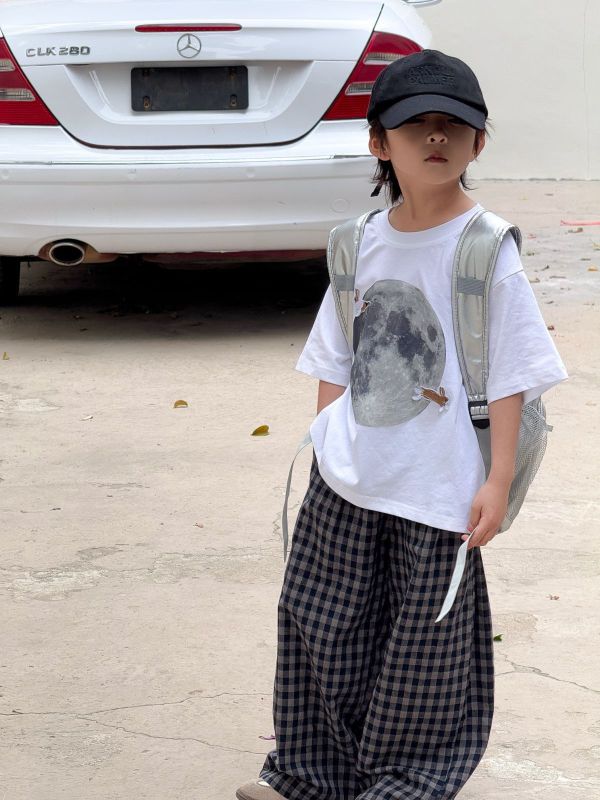 親子款月球兔子印花上衣 
