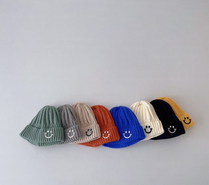 百搭笑臉刺繡針織瓜皮毛帽 