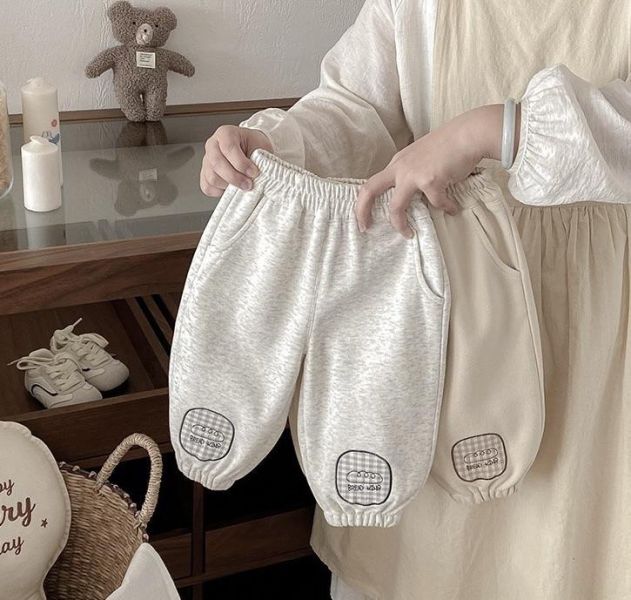 可愛補丁貼標素色束口褲 