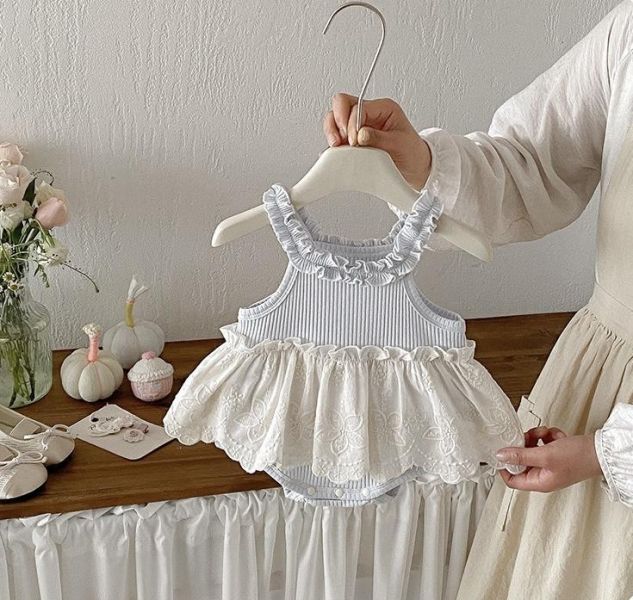 甜美螺紋蕾絲拼接包屁裙 