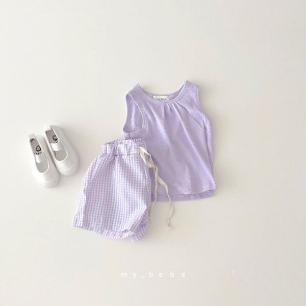 薄款無袖背心+棉麻短褲 