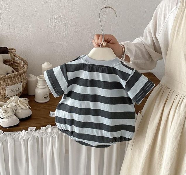 可愛松鼠印花條紋包屁衣 