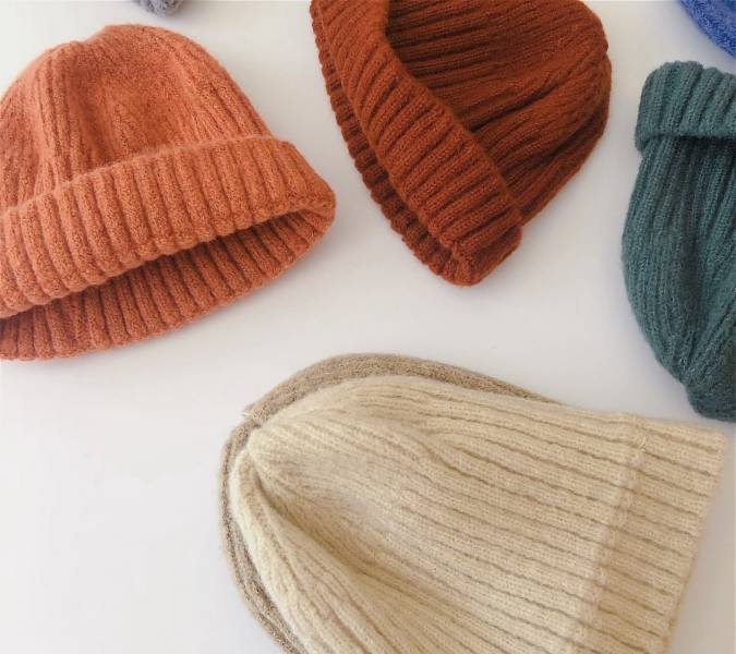 針織純色瓜皮毛帽 