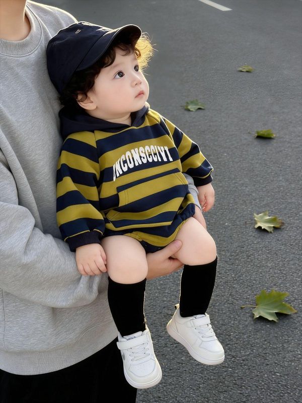 假兩件寬版條紋字母包屁衣 